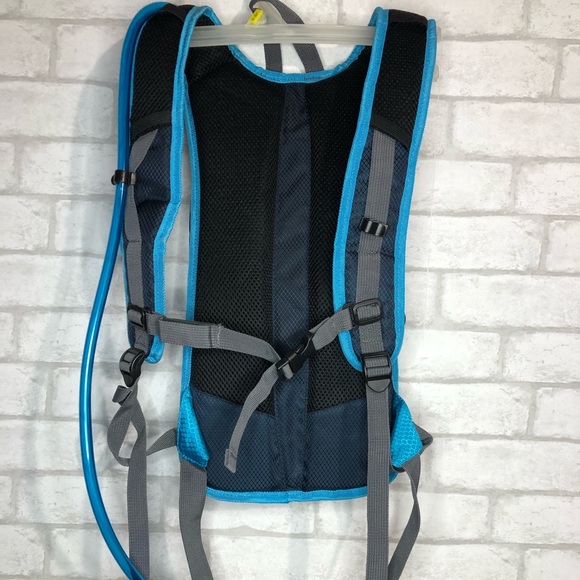 YISMEET Hydration Backpack, Water Reservoir  70oz - Picture 4 of 5